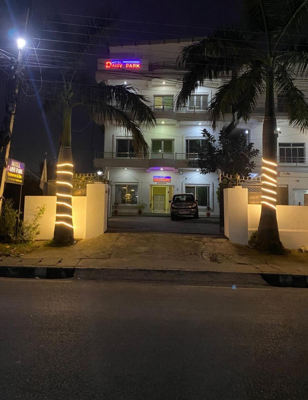 Bhairāhawā Hotel Daisy Park מראה חיצוני תמונה